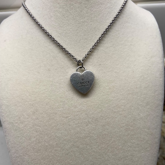 Gold Gucci Heart Zipper Pull Necklace - Picture 4 of 4